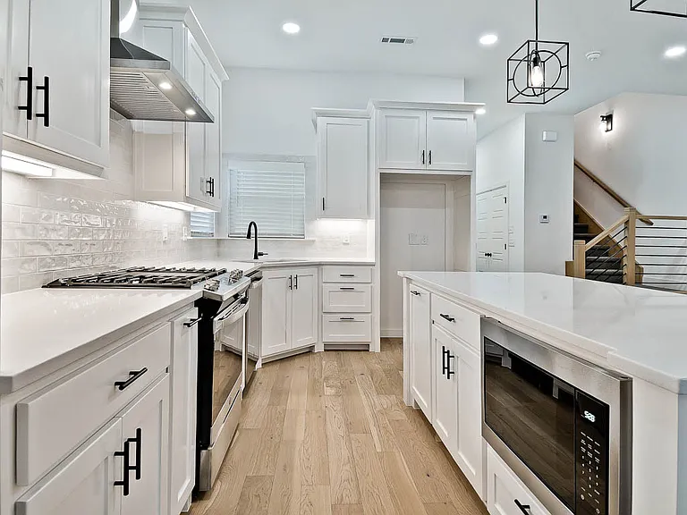 510 W Persimmon St — Photo 4