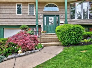 179 Old Country Rd, Deer Park, NY 11729