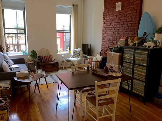 Rented by Metropolitan Realty | media 11