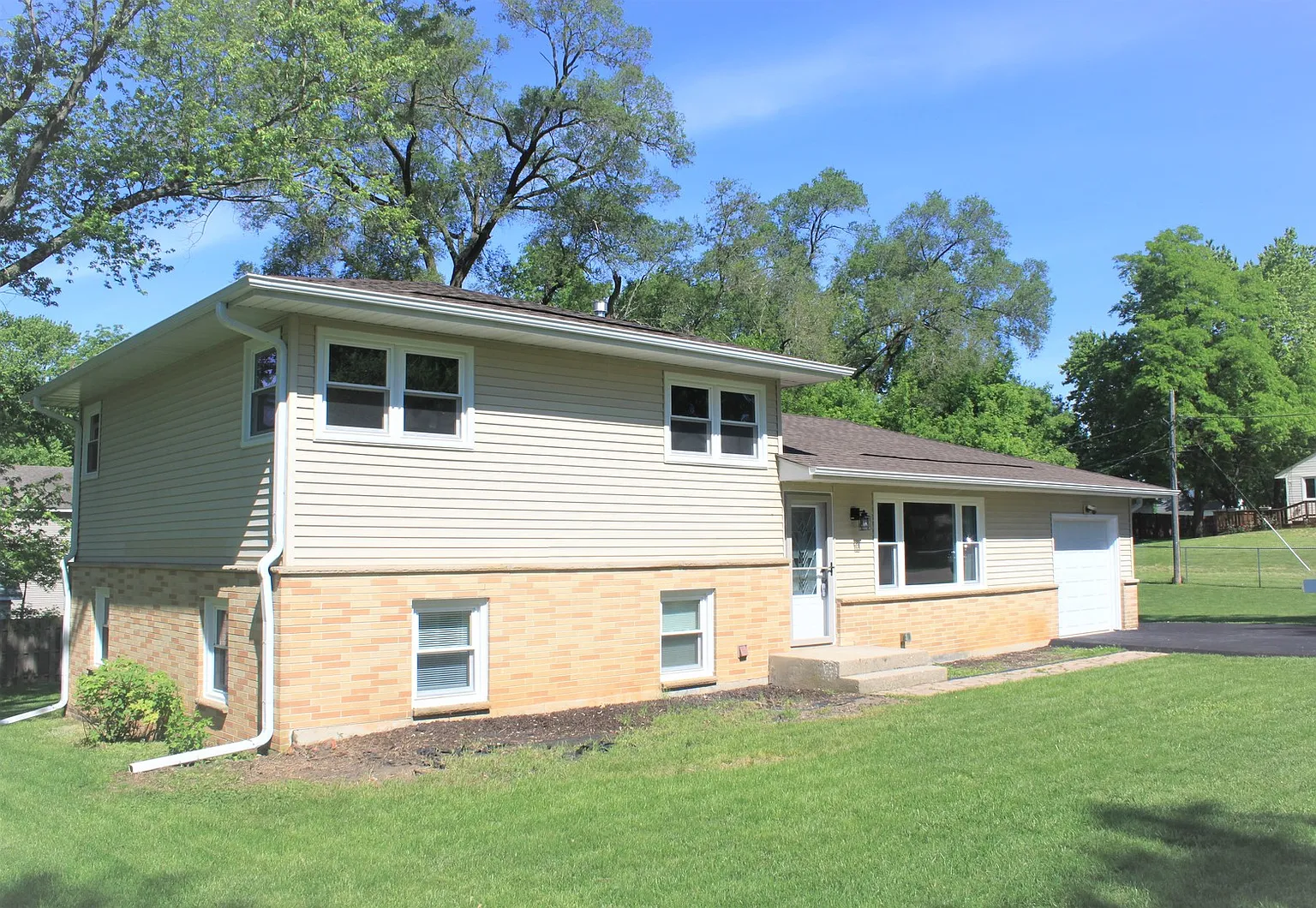 4215 E Wonder Lake Dr photo 1