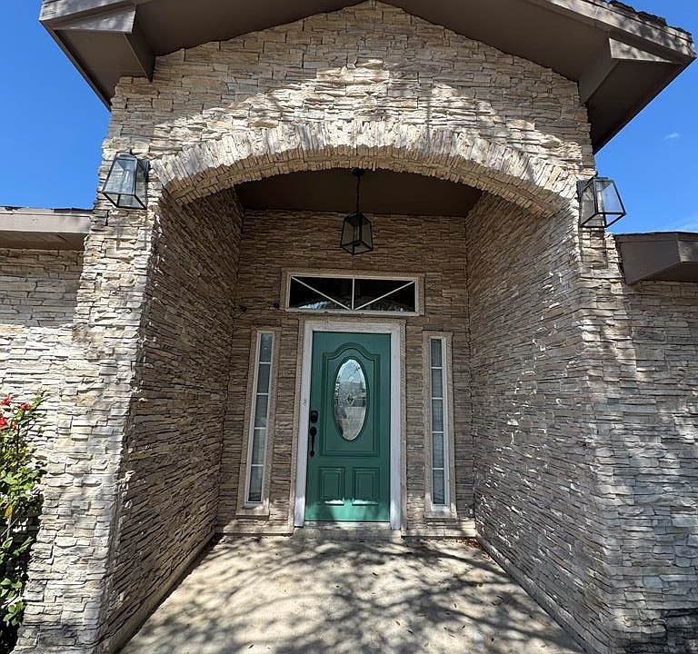 1st image of 2867 Seville Blvd