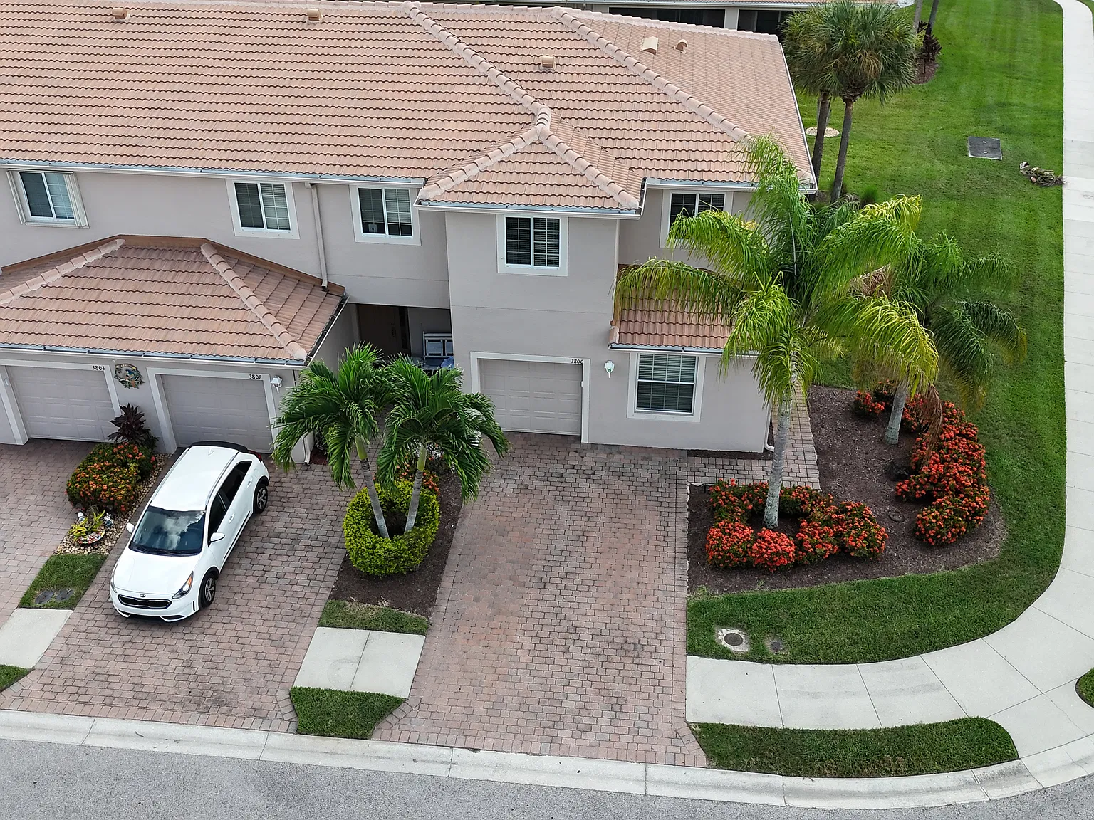 3 bed, 2.5 bath, 1623 sqft, $1,850 — Photo 2