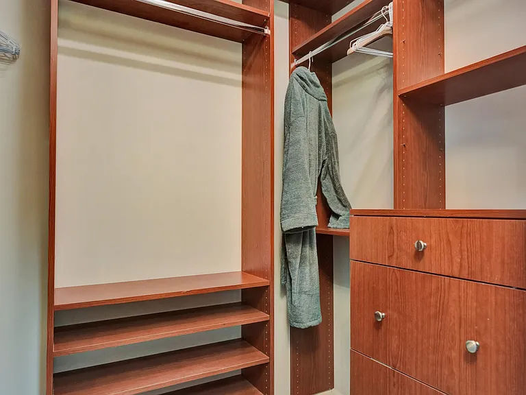 15910 Lindbergh Ln — Photo 28