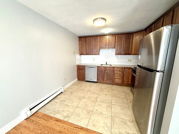 3rd image of 4 Golden Ct APT 6