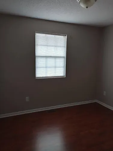 2 bed, 1000 sqft, $1,050 — Photo 3
