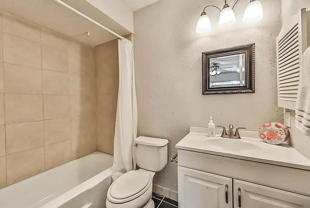 2 bed, 2.5 bath, 1264 sqft, $1,800 — Photo 1
