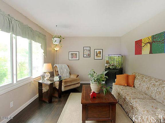 4th image of 1551 Gridley Ave NW