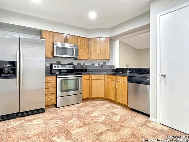 11520 Huebner Rd #107 — Photo 8
