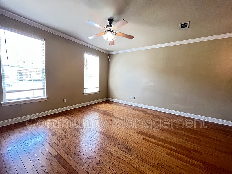 3 bed, 3.0 bath, 1555 sqft, $1,350 — Photo 2