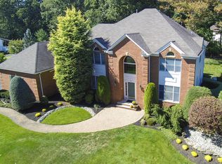 8 Brandywine Ct, Manalapan, NJ 07726