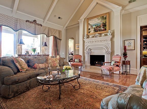 3rd image of 6529 Riverhill Dr
