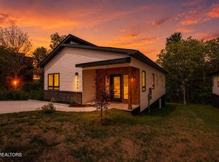 2325 Rock Gardens Dr, Sevierville, TN 37876