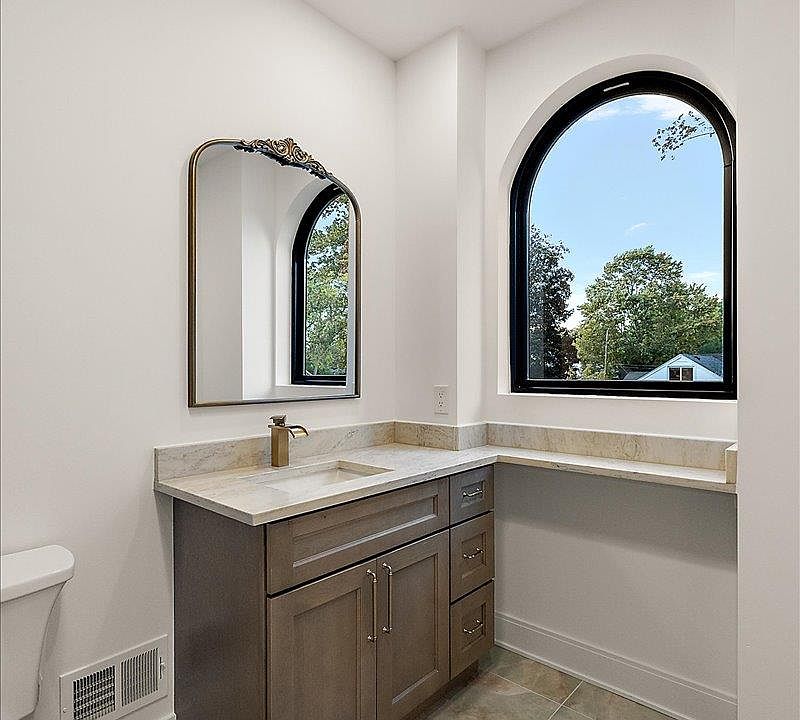 330 Woodlawn Ave, photo 22