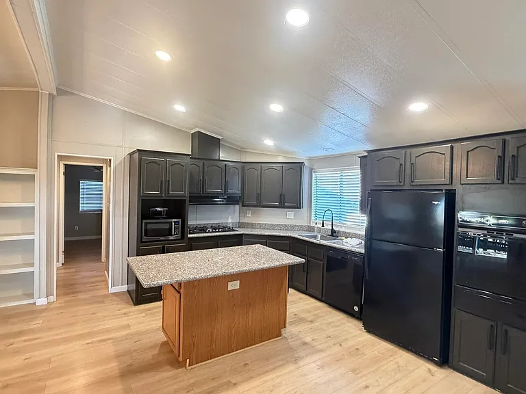 7770 Lone Tree Way — Photo 10