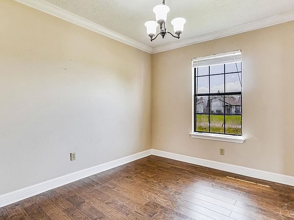 4th image of 10511 Waterford Dr
