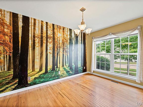 5th image of 102 Hollow Brook Dr