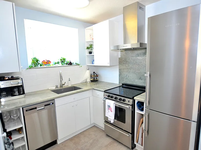 968 G Ave — Photo 4