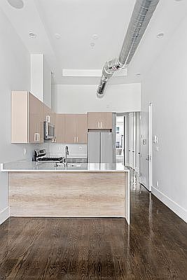4th image of 1137 Jefferson Ave #2B