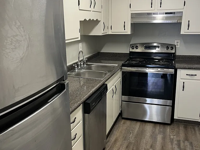Malibu Apartments — Photo 3