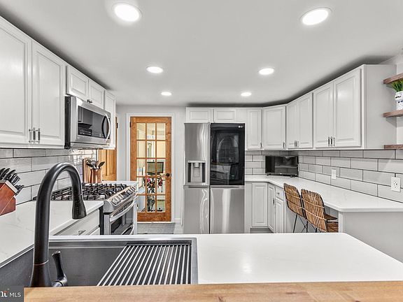 5th image of 8 Oxford Ave
