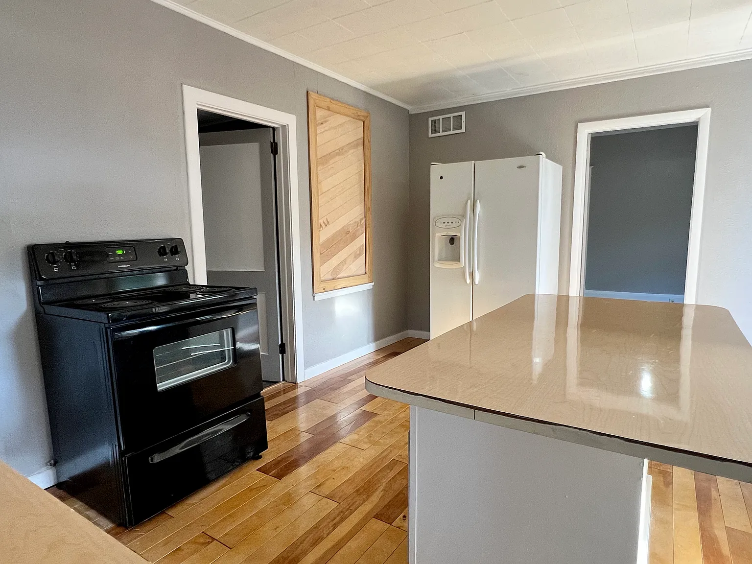 1 bed, 700 sqft, $1,150 — Photo 3