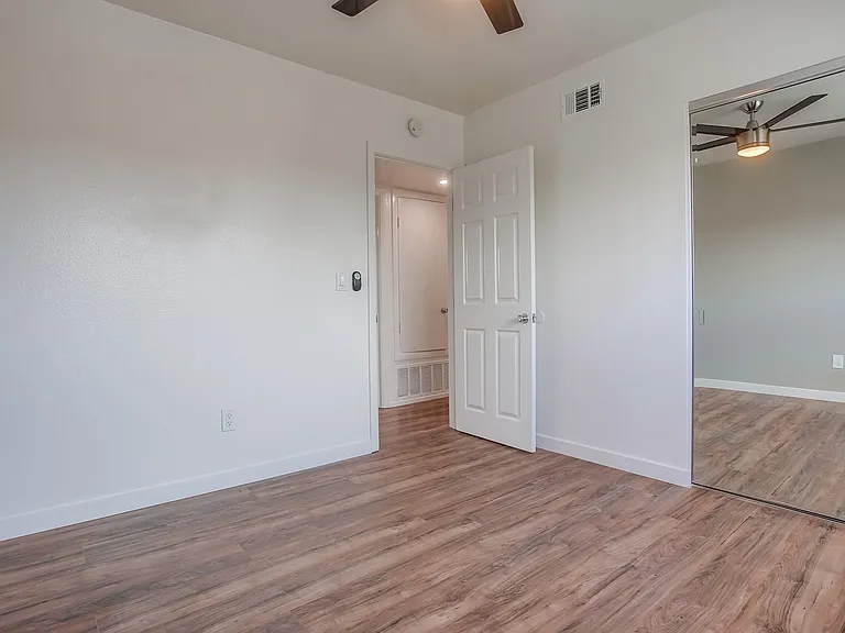 3977 Ingraham St #B — Photo 18