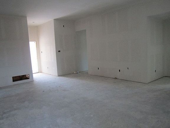 2nd image of 5003 Daybreak Dr