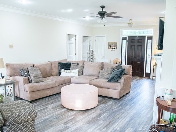 3rd image of 1619 Grand Oaks Blvd