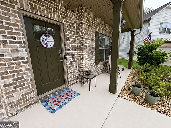 2nd image of 896 Crescent Ln