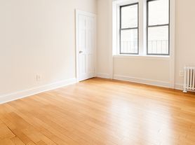 305 W 45th St