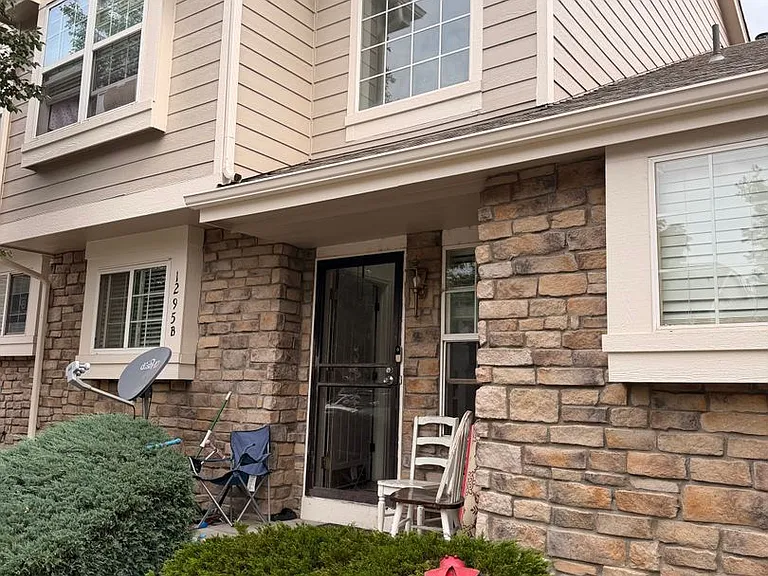1295 S Zeno Cir #B — Photo 1