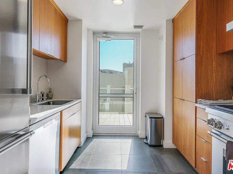 1705 Ocean Ave #206 — Photo 32