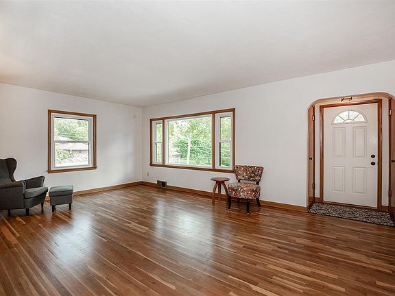 3rd image of 2211 W 13th St