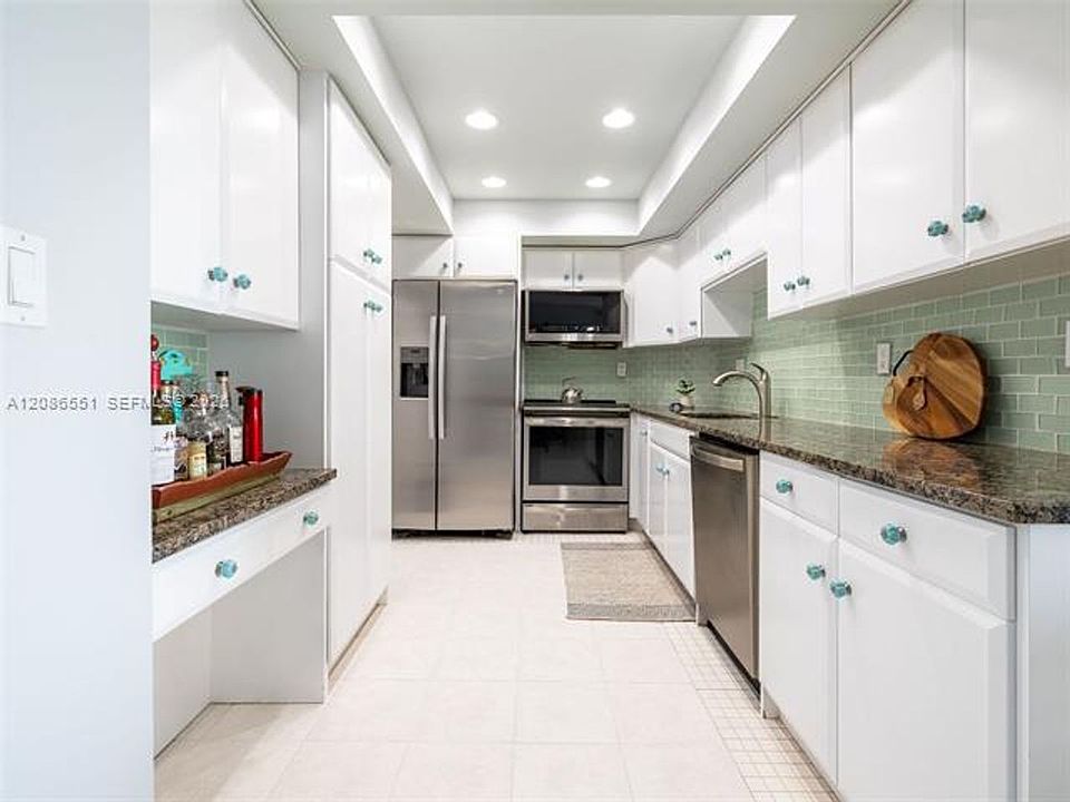 1st image of 500 Bayview Dr #Cu-1520