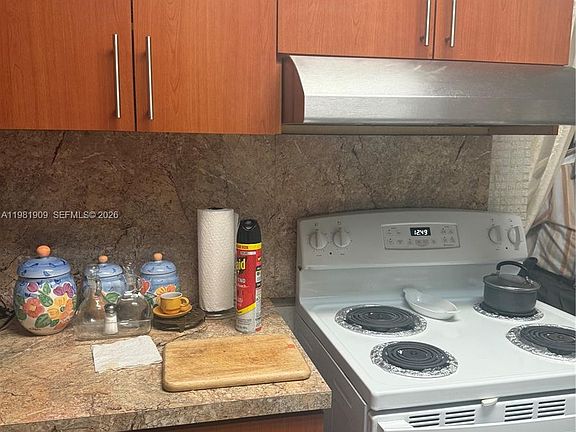 5th image of 16701 NE 13th Ave APT 214
