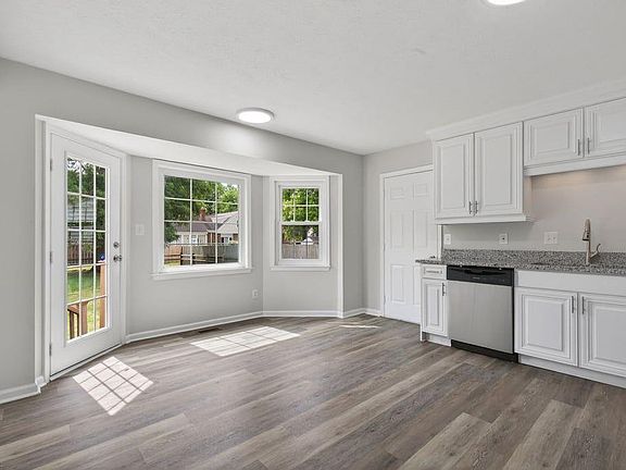 5th image of 220 Drummonds Way