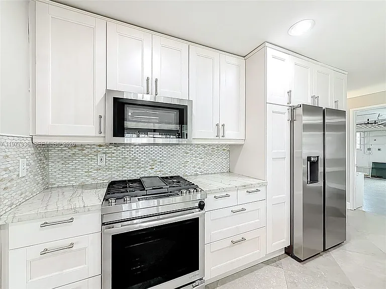 2770 NE 8th Ct — Photo 5