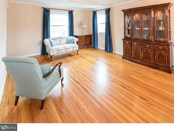 5th image of 3004 Maple Shade Ln