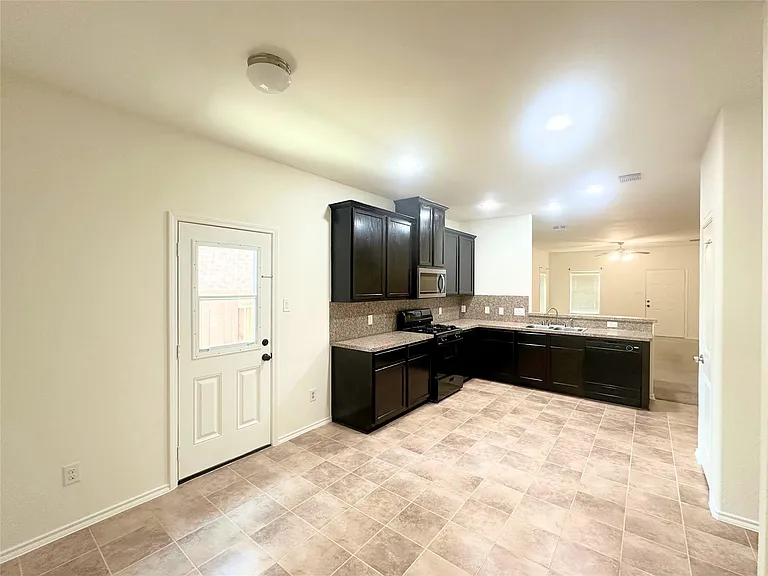 8218 Nagy Hill St — Photo 7