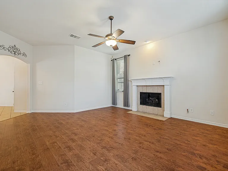 1615 Bur Oak Dr — Photo 8