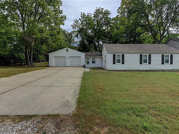 2nd image of 7821 Elm Ave