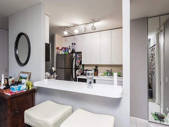 2nd image of 347 W Fullerton Pkwy #502
