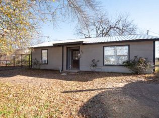 313 S Bois D Arc St, Blossom, TX 75416