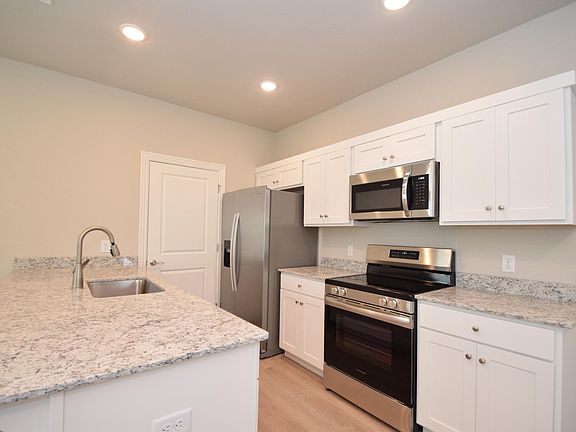 4th image of 1508 SW Casuarina Dr #1