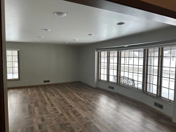 309 E 19th St, Yankton, SD 57078