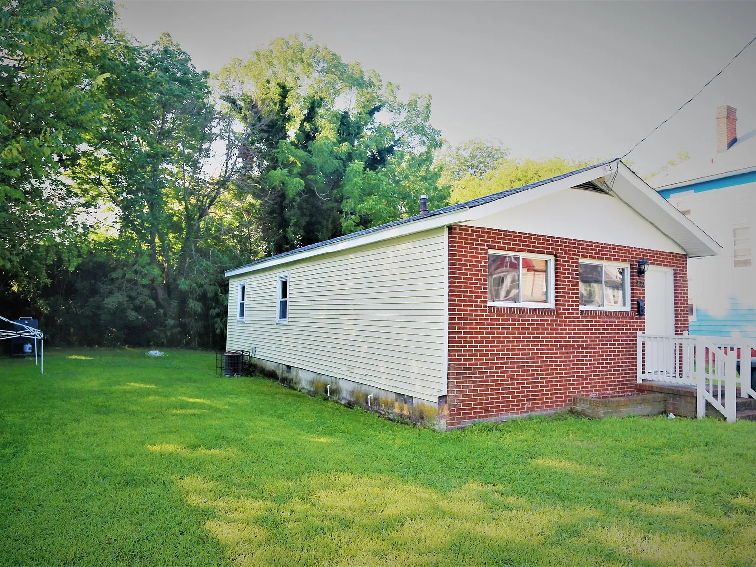 3 bed, 900 sqft, $1,495 — Photo 1