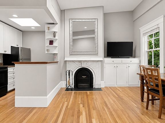 3rd image of 32 Milford St #4