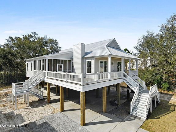 2nd image of 116 Bay Oaks Dr