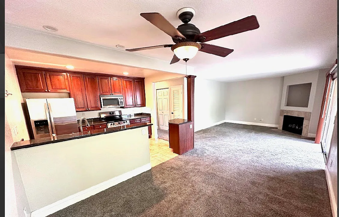 2 bed, 1017 sqft, $3,200 — Photo 2