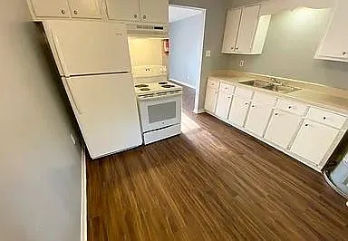 2 bed, 1.0 bath, 875 sqft, $700 — Photo 3